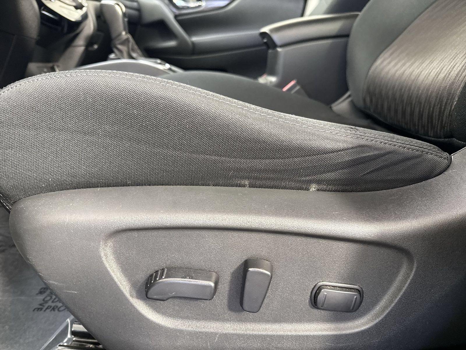 Used 2018 Nissan Rogue SV AWD/4WD image 20