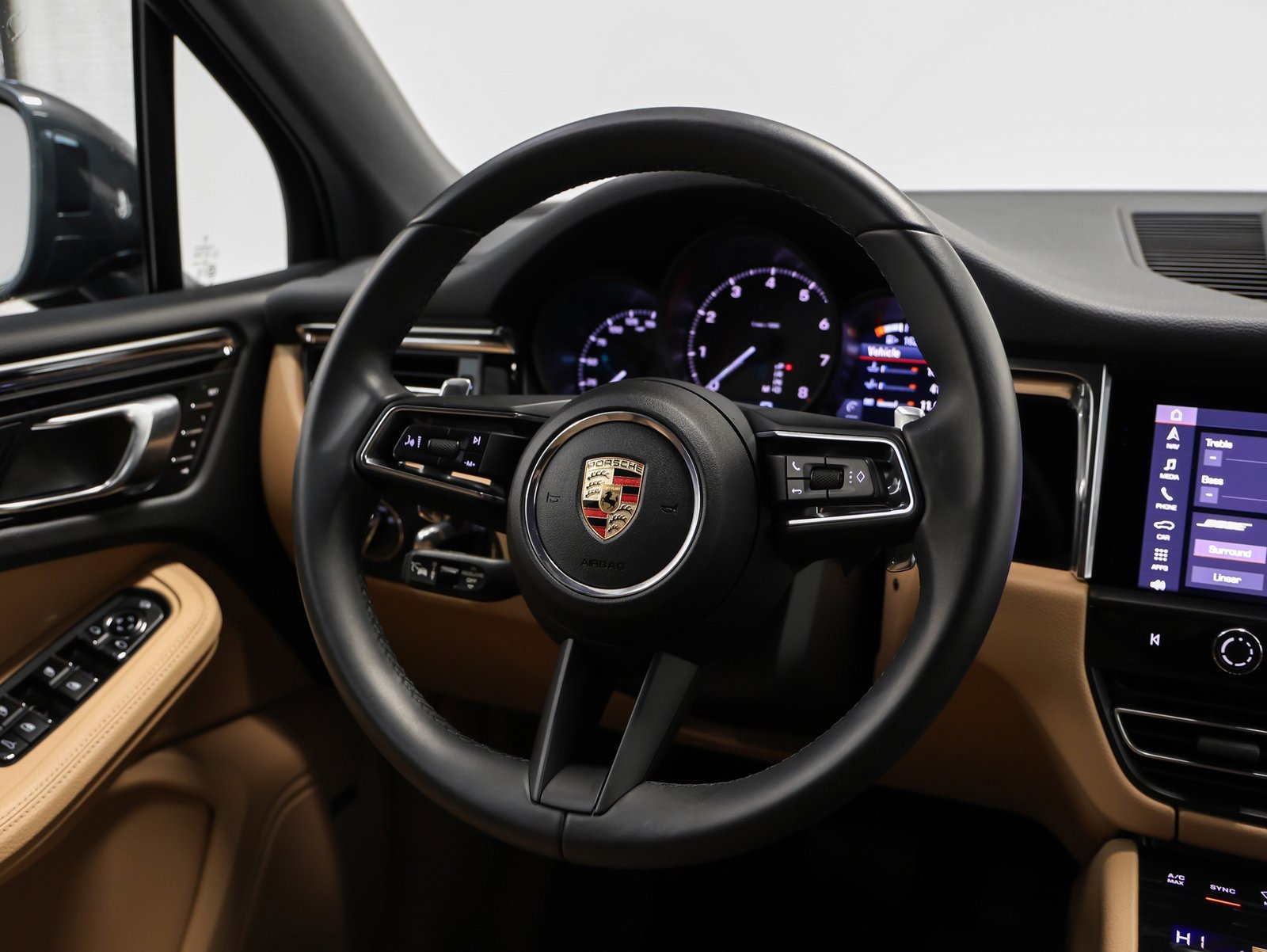 Used 2025 Porsche Macan image 26