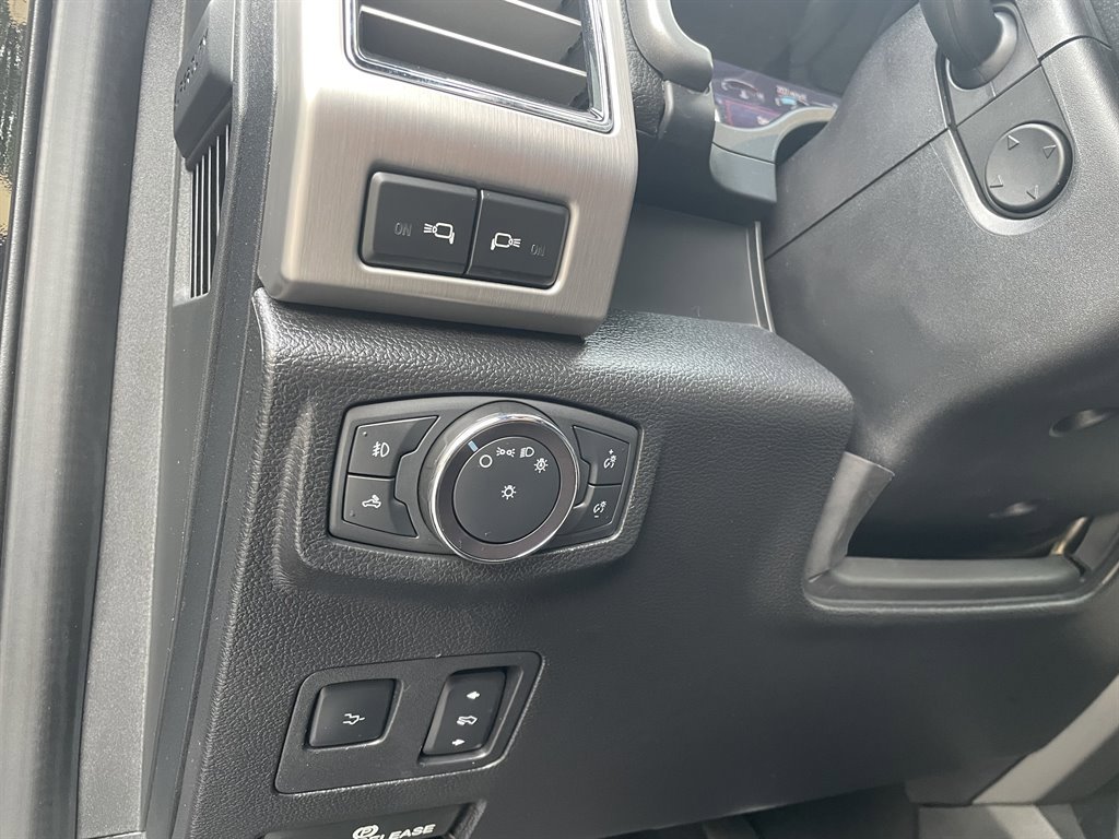 Used 2020 Ford F350 Platinum w/ FX4 Off-Road Package AWD/4WD image 28