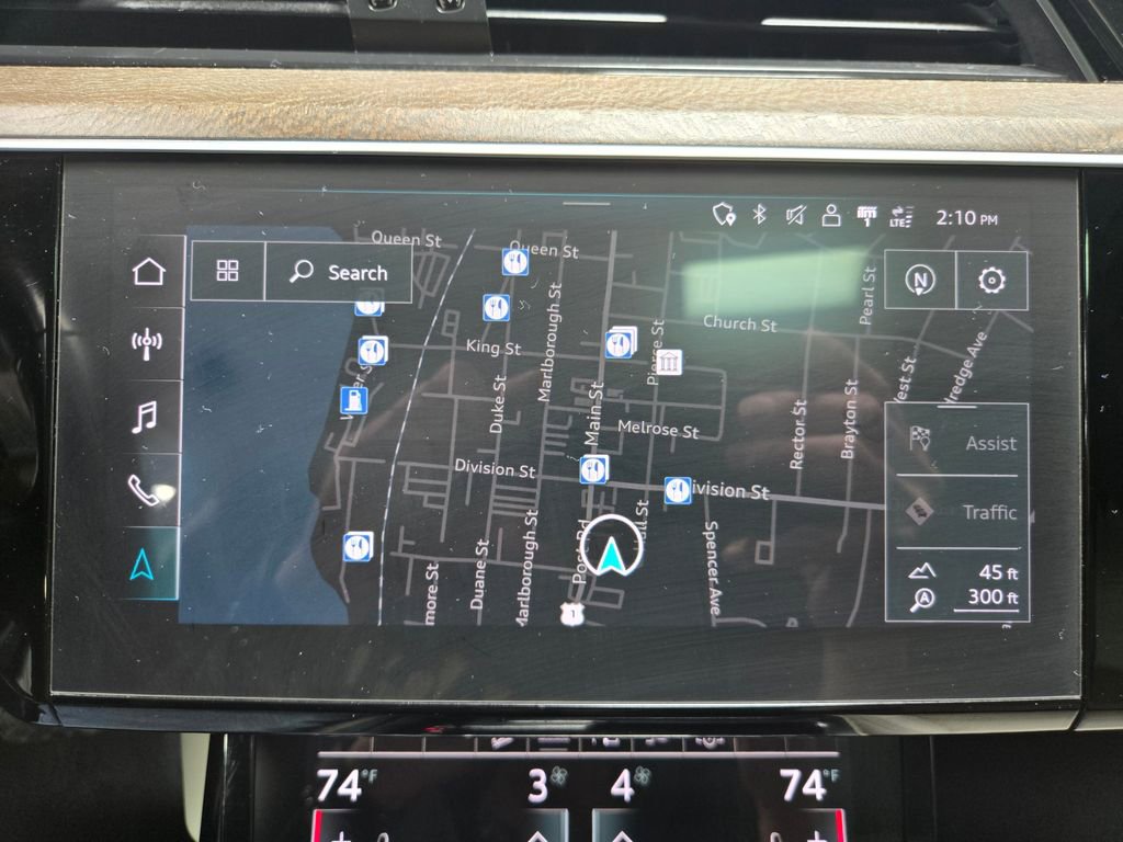 Used 2022 Audi e-tron Premium Plus w/ Premium Plus Package image 28