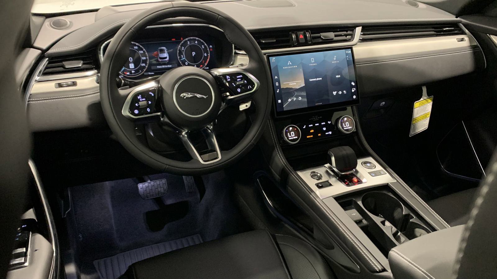 Used 2025 Jaguar F-PACE R-Dynamic S image 5