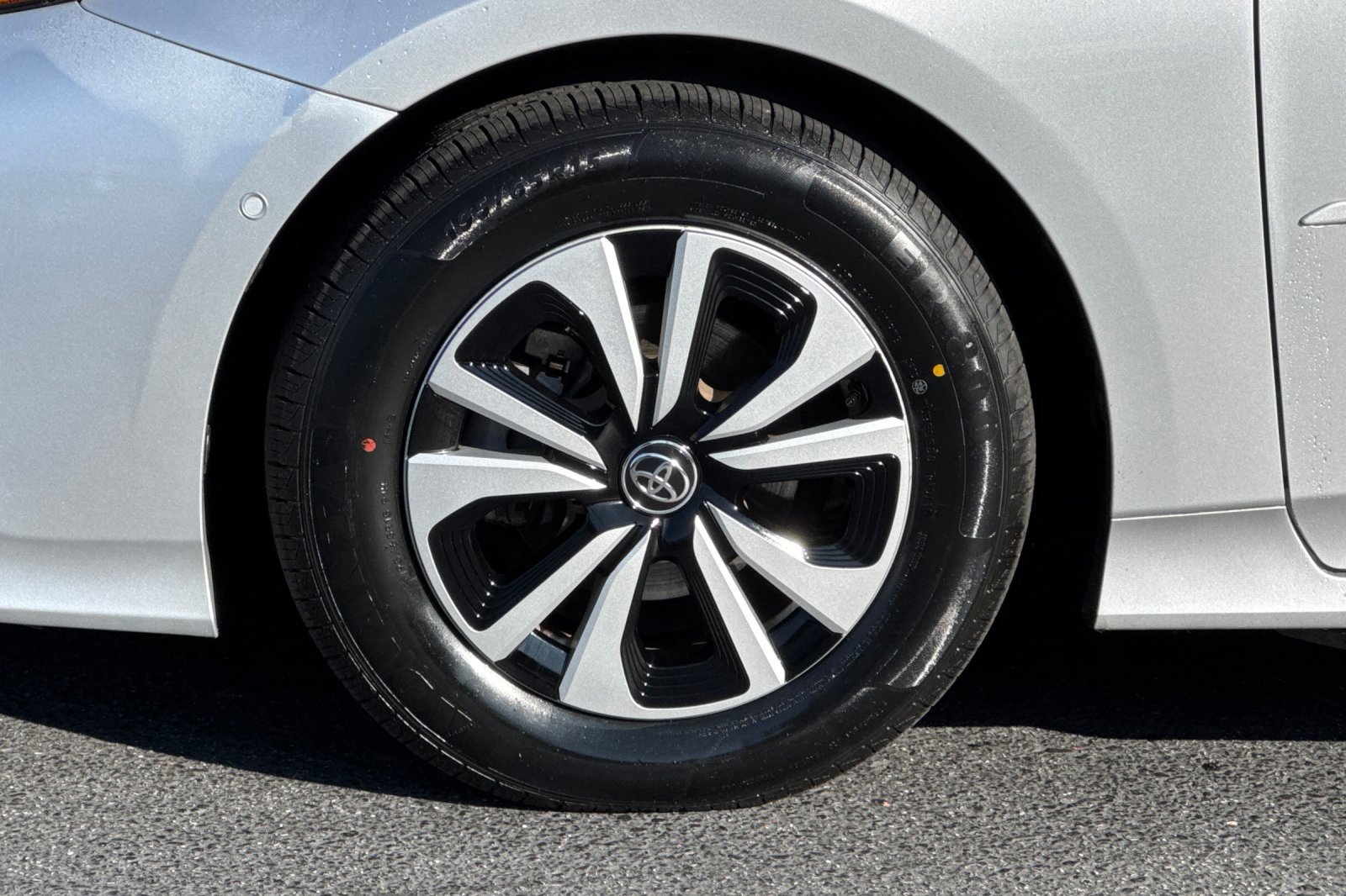 Used 2017 Toyota Prius Prime Advanced image 13