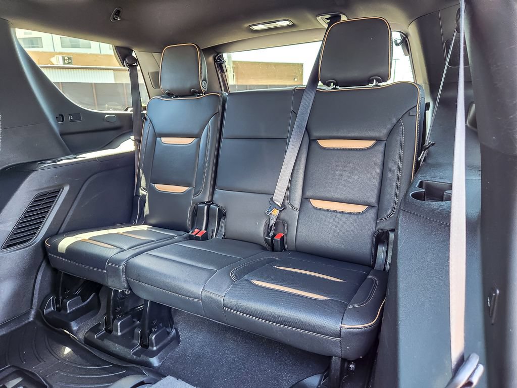 Used 2023 GMC Yukon AT4 w/ Technology Package AWD/4WD image 10
