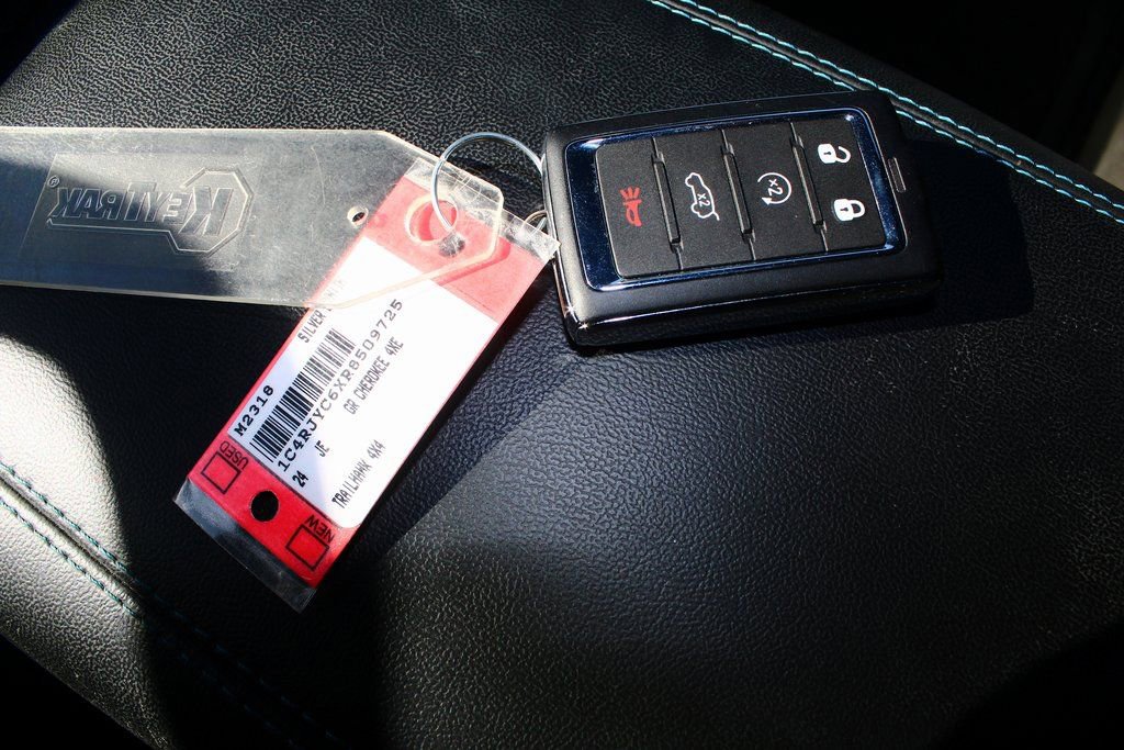 Used 2024 Jeep Grand Cherokee Trailhawk w/ Advanced Protech Group II image 24