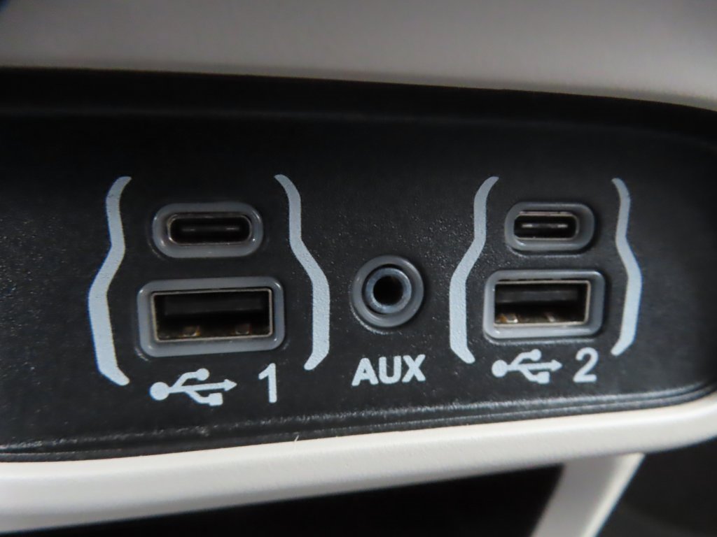 Certified 2024 Chrysler Pacifica Touring-L image 11