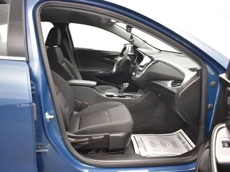 Used 2025 Chevrolet Malibu LT FWD image 16
