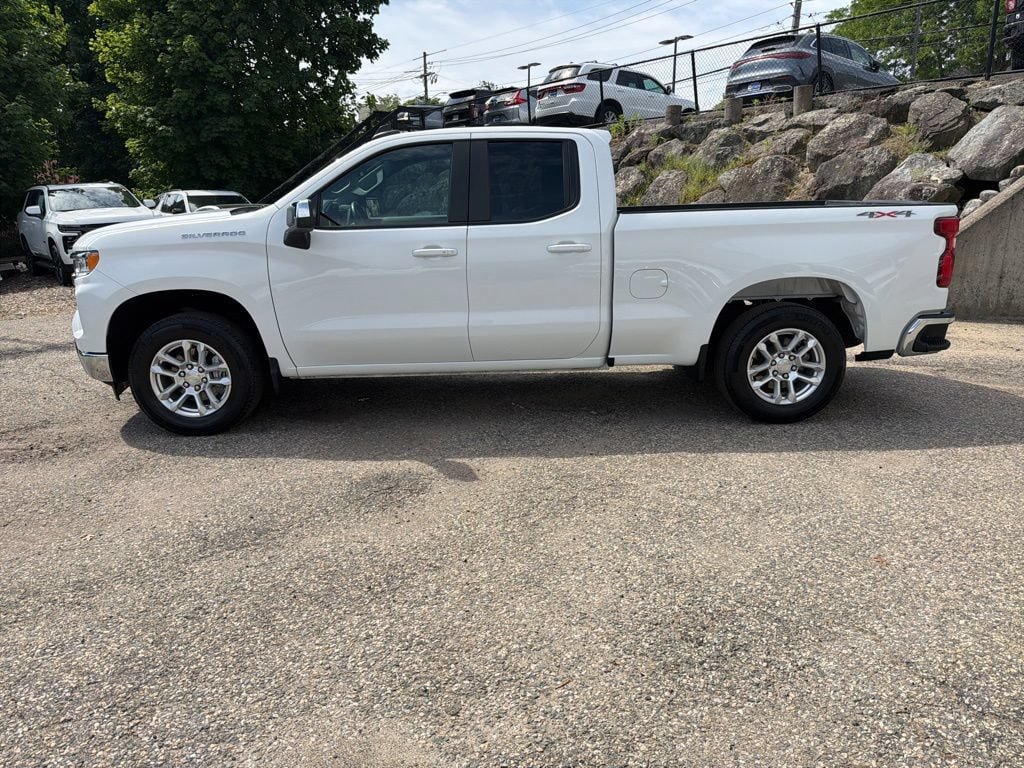 Used 2023 Chevrolet Silverado 1500 LT AWD/4WD image 3