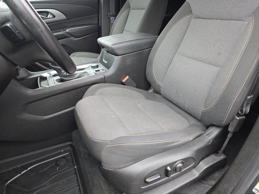 Used 2021 Chevrolet Traverse LT w/ LPO, Floor Liner Package image 22
