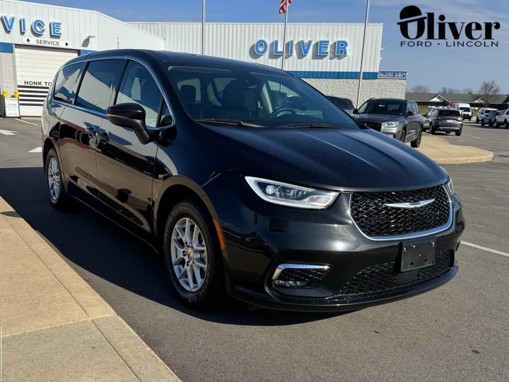 Used 2023 Chrysler Pacifica Touring-L