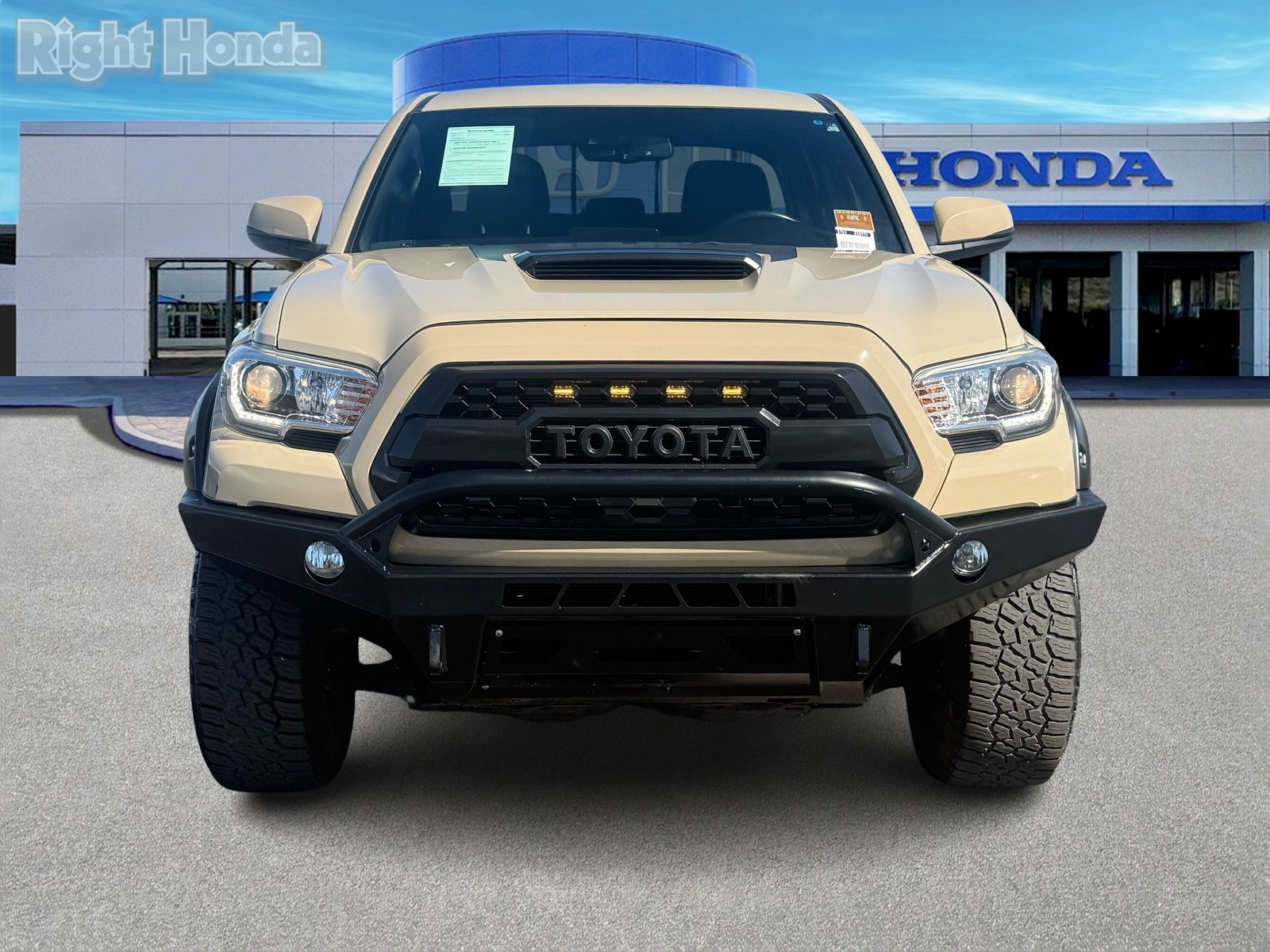Used 2019 Toyota Tacoma TRD Sport w/ Technology Package image 5