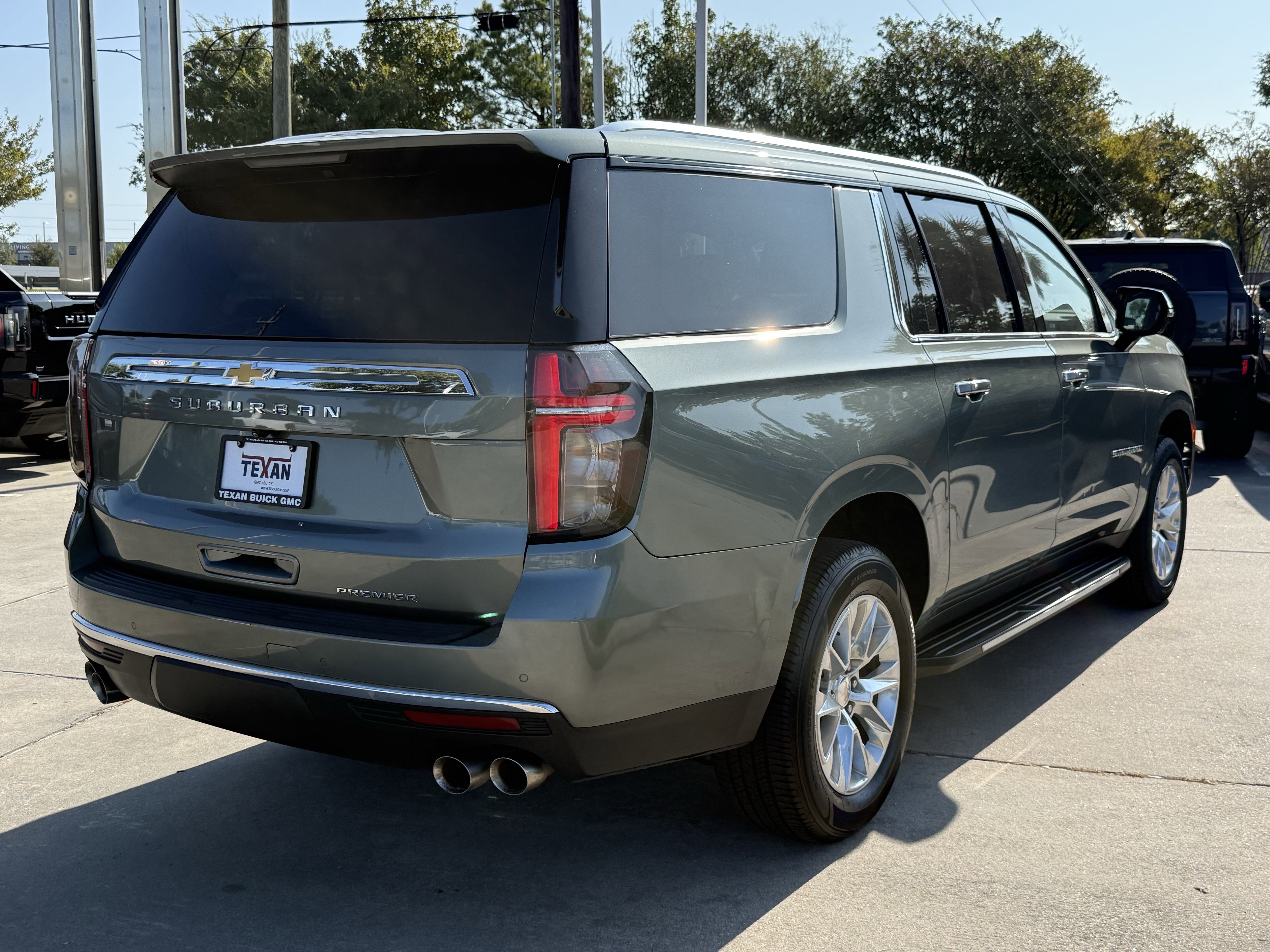 Used 2023 Chevrolet Suburban Premier image 5