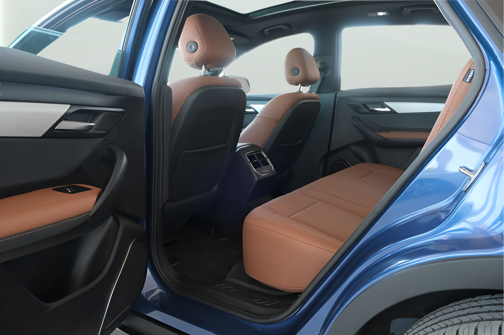 New 2025 VinFast VF 8 Plus AWD/4WD image 19