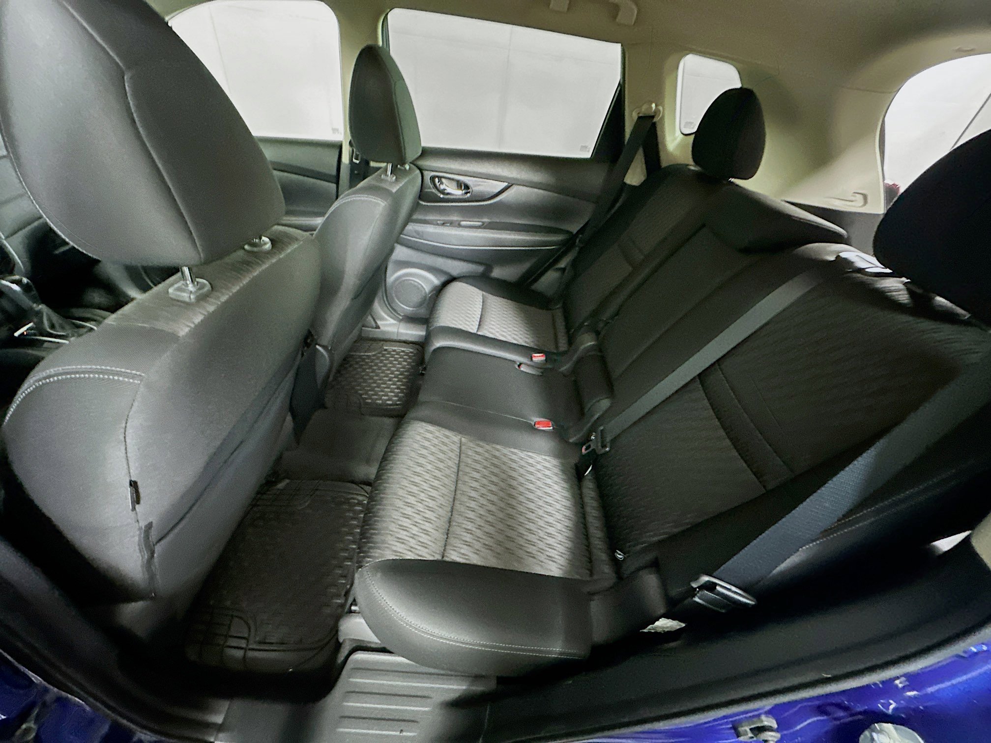 Used 2018 Nissan Rogue SV w/ Premium Package image 25