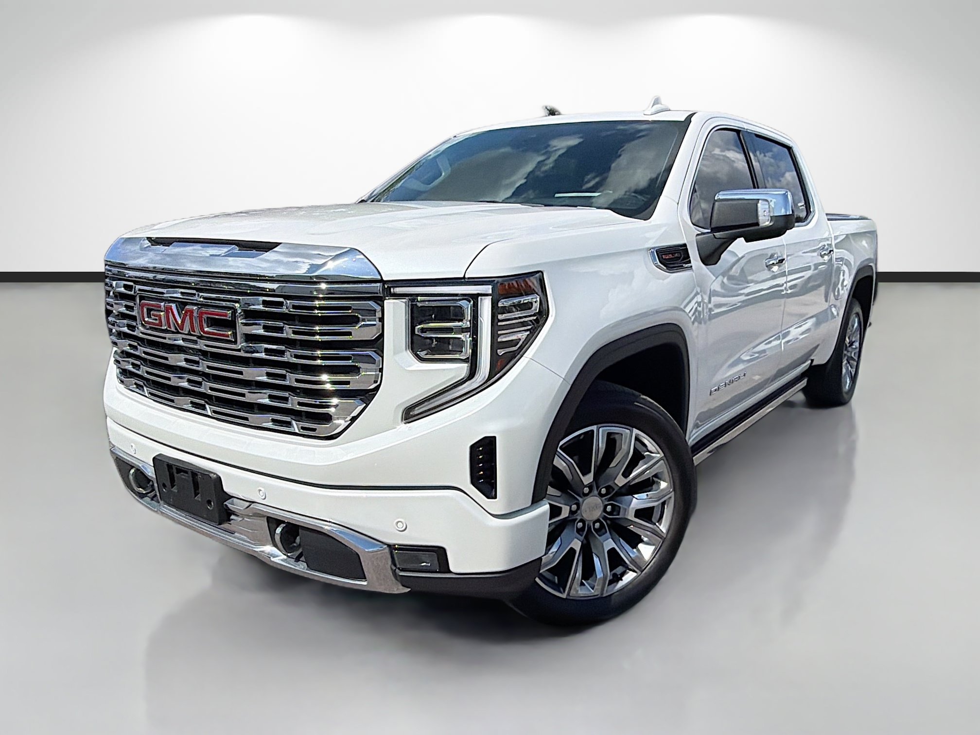 Used 2024 GMC Sierra 1500 Denali AWD/4WD image 1