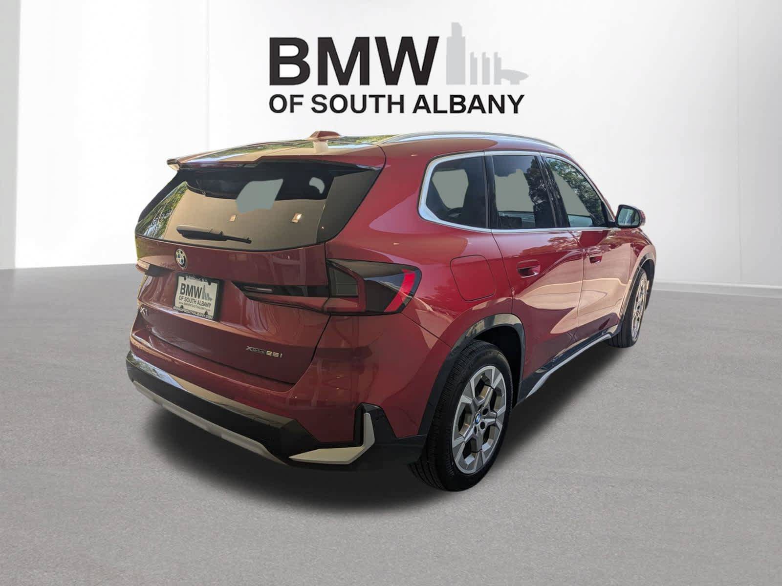 Used 2026 BMW X1 xDrive28i w/ Technology Package AWD/4WD image 3