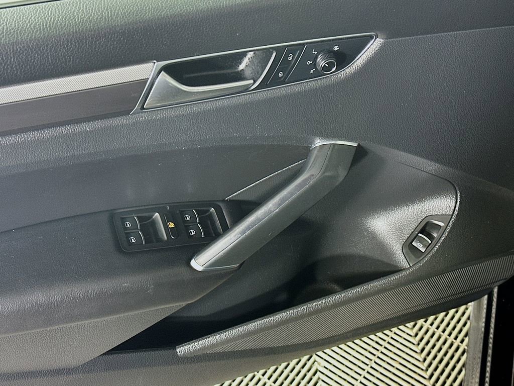 Used 2016 Volkswagen Passat 1.8T R-Line image 23