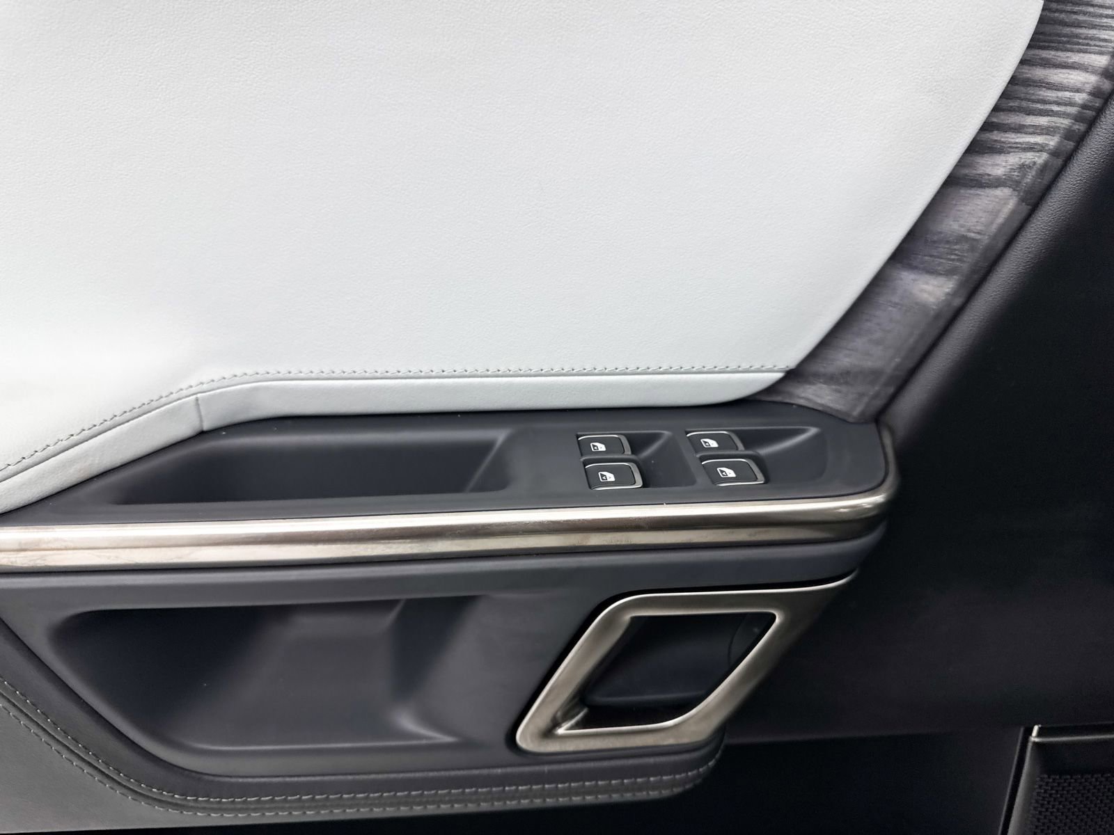 Used 2024 Rivian R1S Adventure AWD/4WD image 28