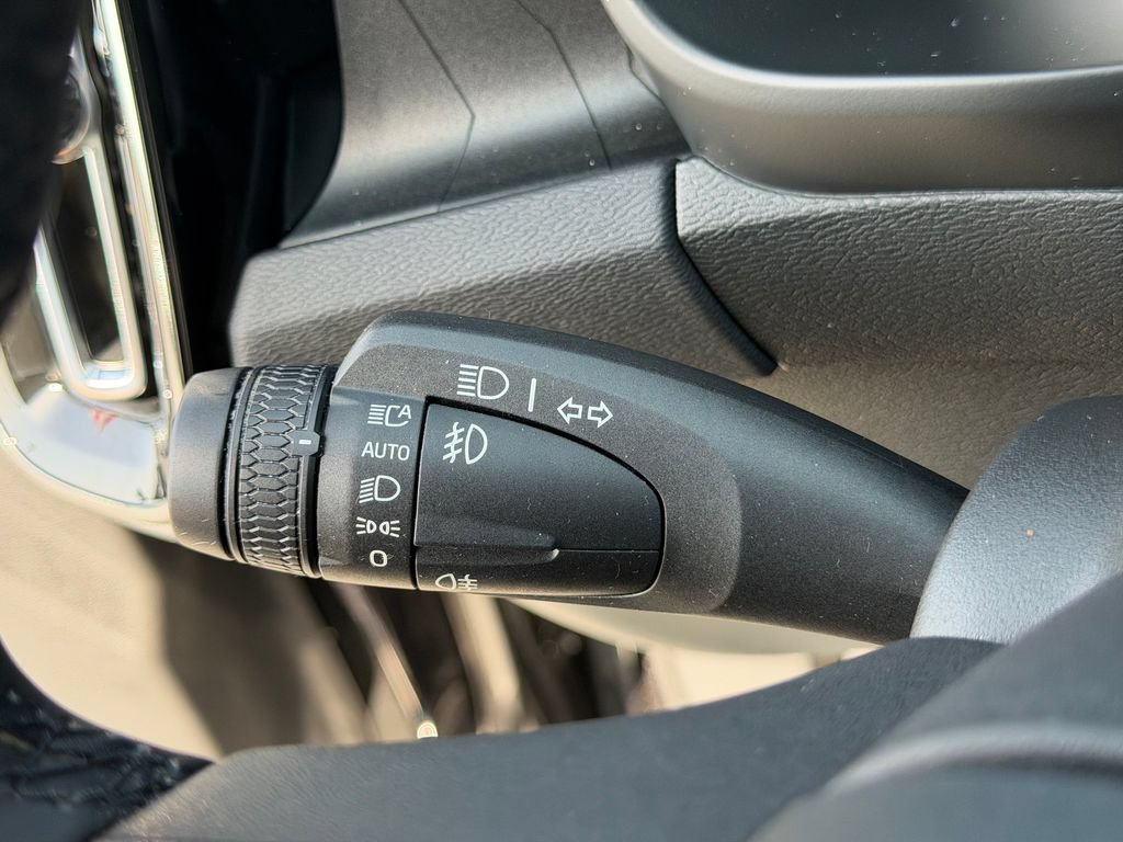 Certified 2023 Volvo C40 P8 Recharge Plus w/ Climate Package AWD/4WD image 38