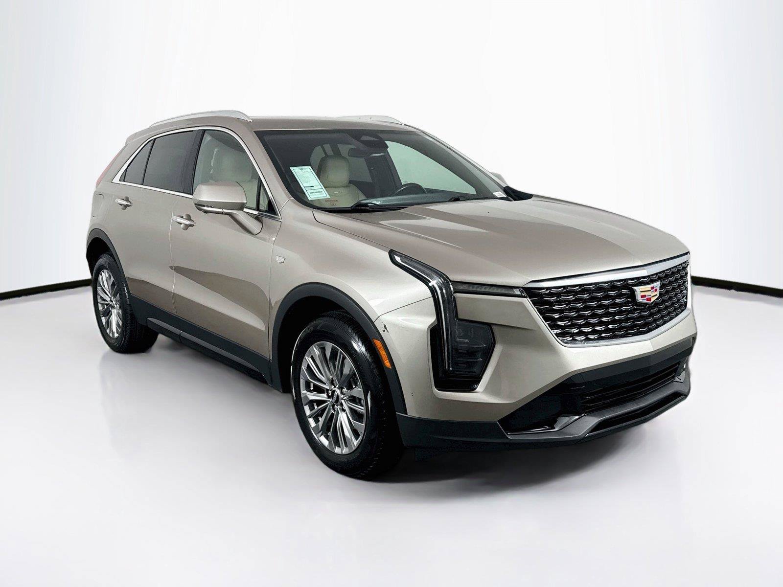 Used 2025 Cadillac XT4 Premium Luxury FWD image 9