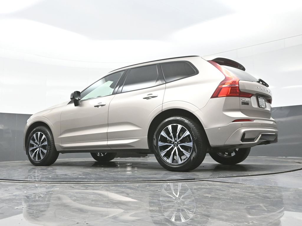 Used 2025 Volvo XC60 B5 Plus image 22