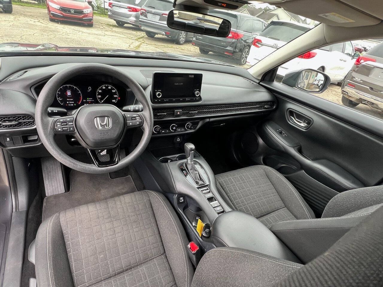 Used 2023 Honda HR-V LX image 8