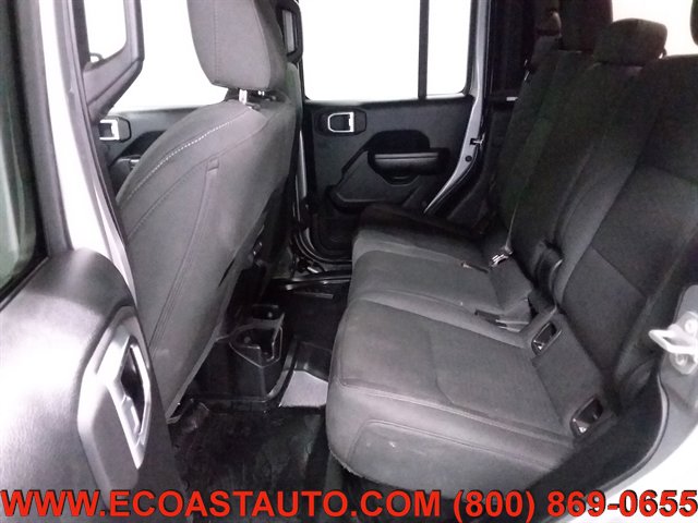 Used 2021 Jeep Gladiator Willys AWD/4WD image 10