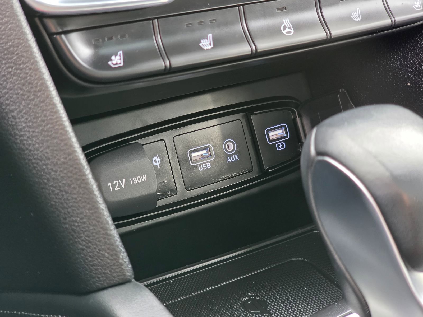 Used 2020 Hyundai Santa Fe Limited image 30