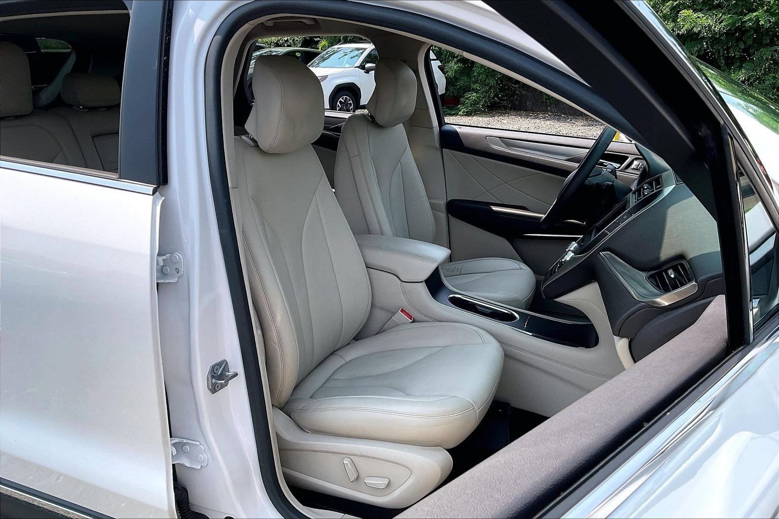 Used 2019 Lincoln MKC Premiere AWD/4WD image 7