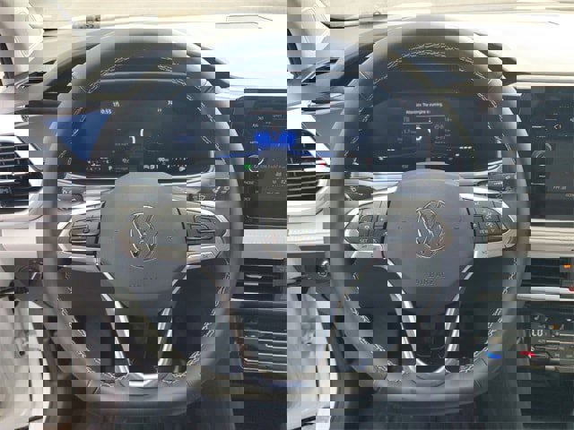 Certified 2025 Volkswagen Taos SE w/ Panoramic Sunroof Package image 19