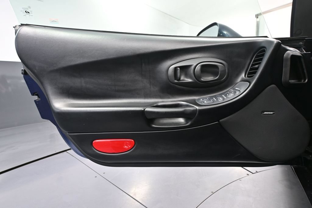 Used 2001 Chevrolet Corvette Convertible RWD image 14