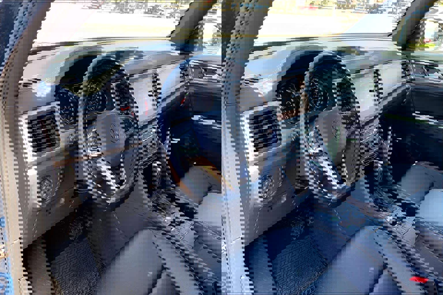 Used 2020 Volkswagen Atlas Cross Sport SE AWD/4WD image 18