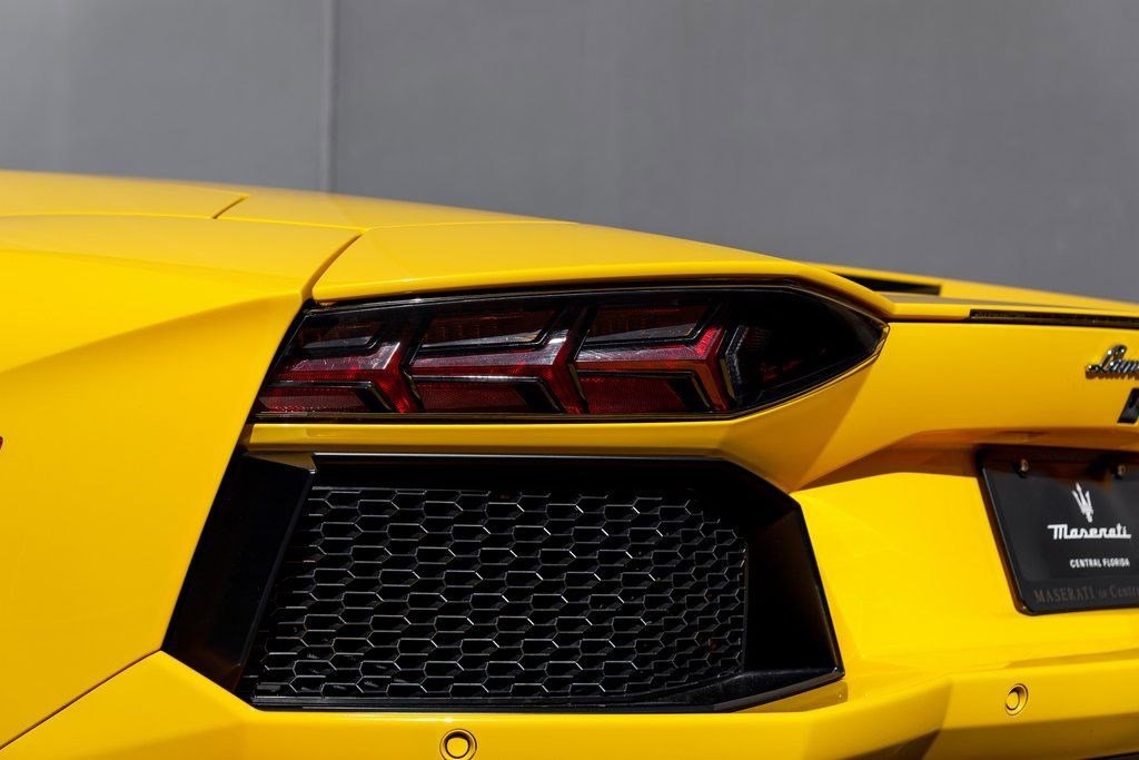 Used 2014 Lamborghini Aventador image 13