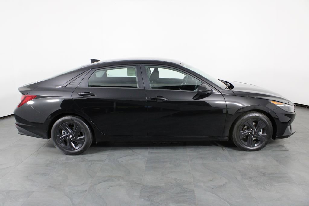 Certified 2021 Hyundai Elantra SEL w/ Convenience Package image 12