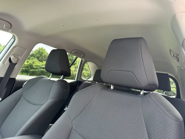 Used 2022 Toyota RAV4 LE FWD image 32