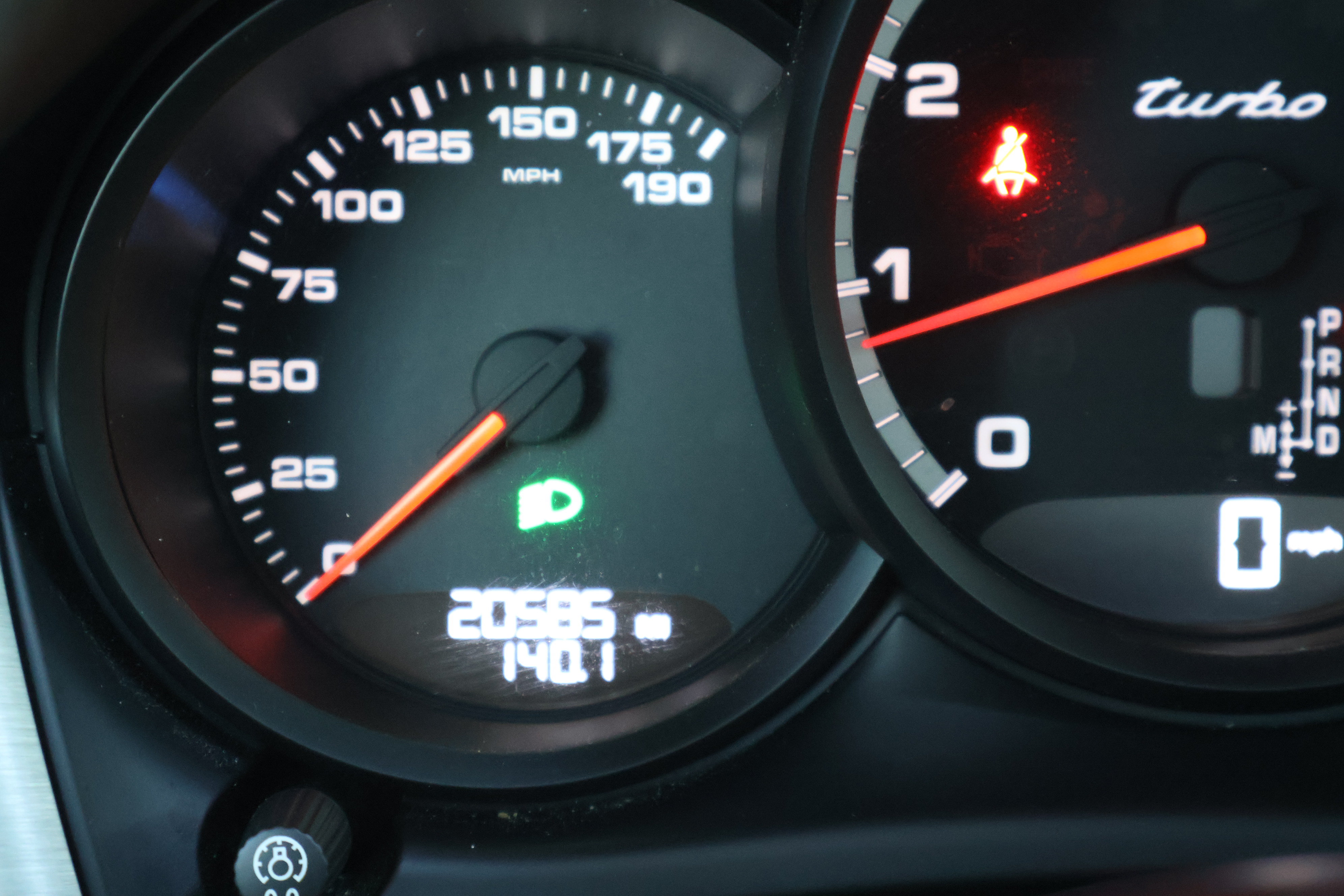 Used 2020 Porsche Macan Turbo AWD/4WD image 36
