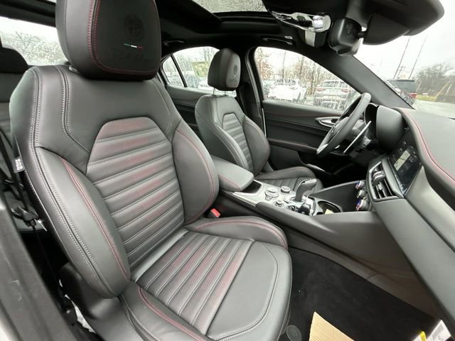 New 2025 Alfa Romeo Giulia AWD w/ Driving Assist Package image 15