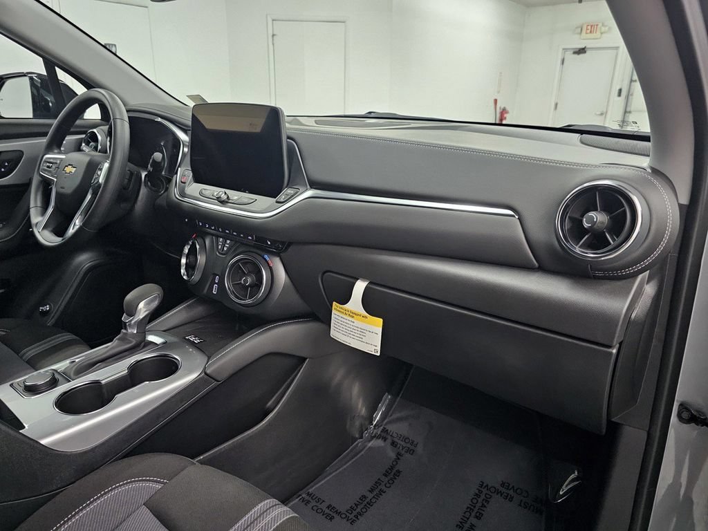 Used 2026 Chevrolet Blazer LT w/ Convenience Package FWD image 13