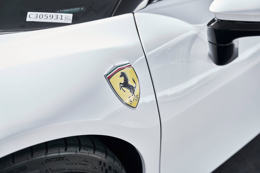 Used 2024 Ferrari SF90 Spider image 9