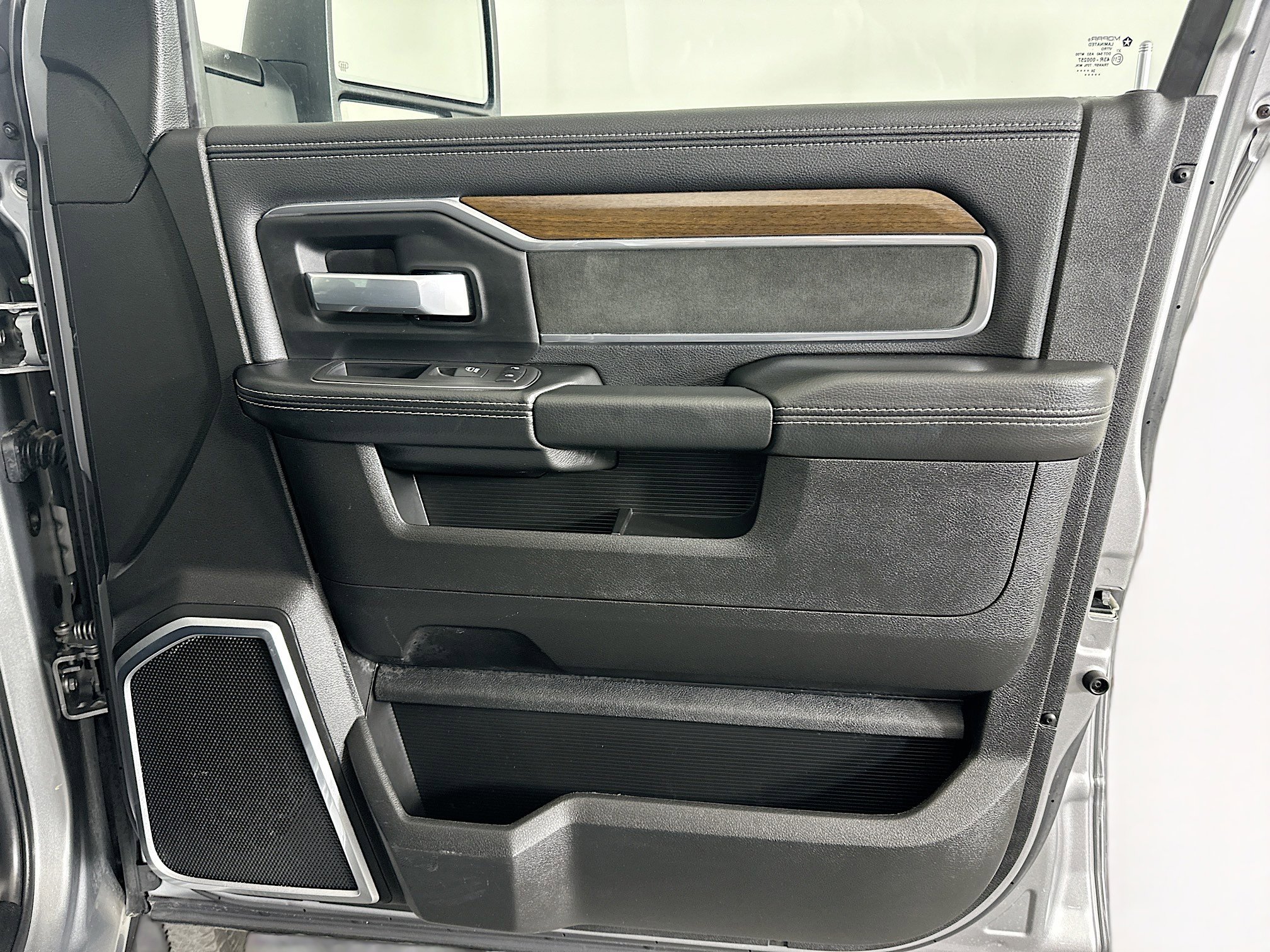 Used 2024 RAM 2500 Laramie image 32