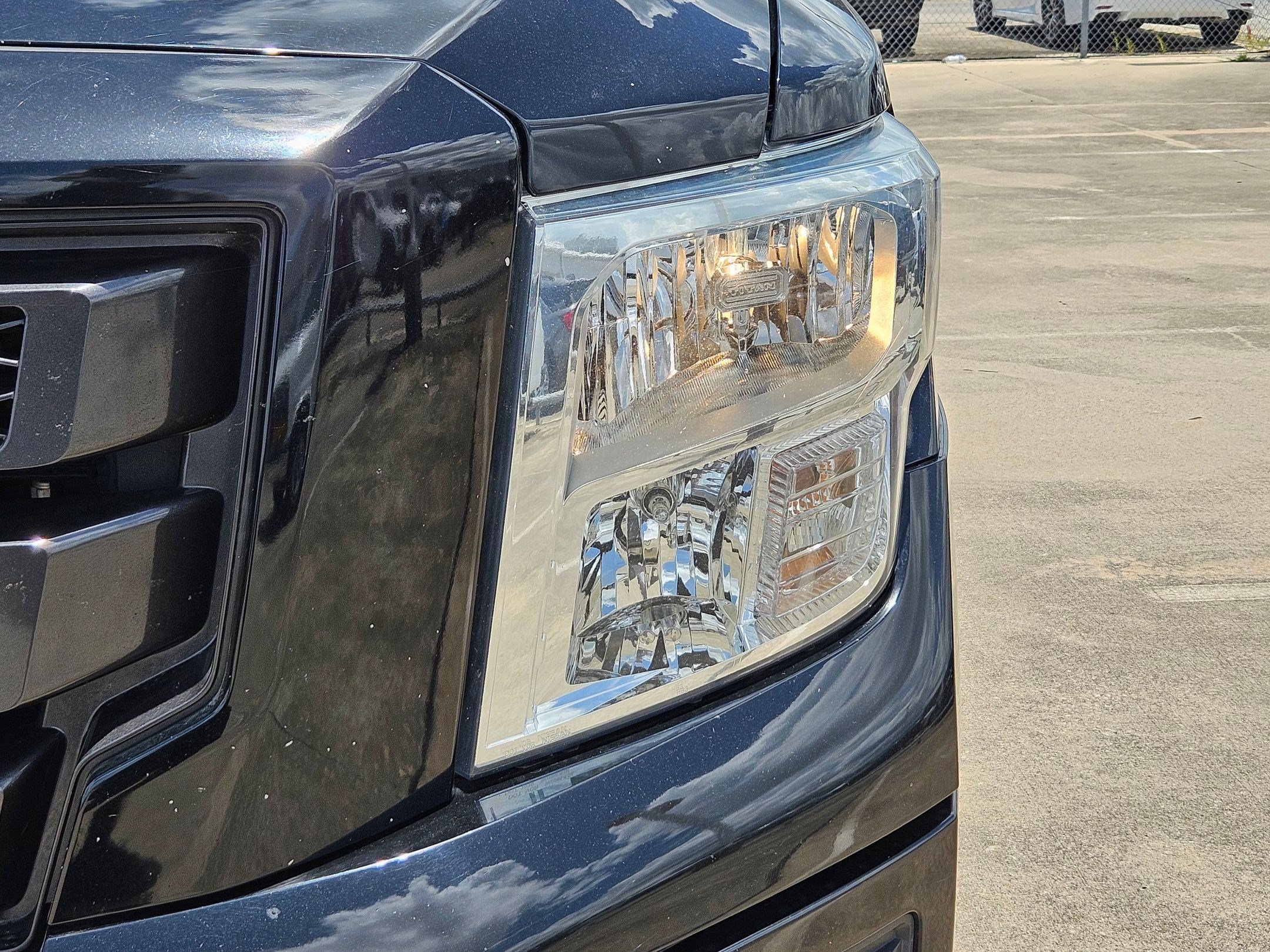 Used 2020 Nissan Titan SV w/ SV Convenience Package RWD image 10