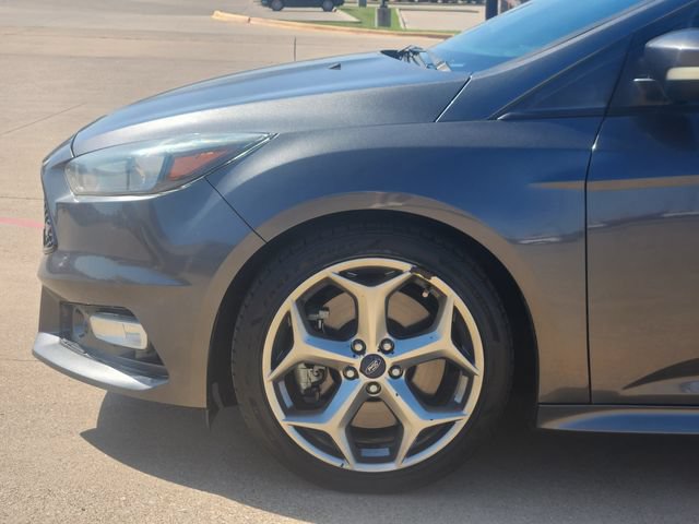 Used 2017 Ford Focus ST FWD image 8