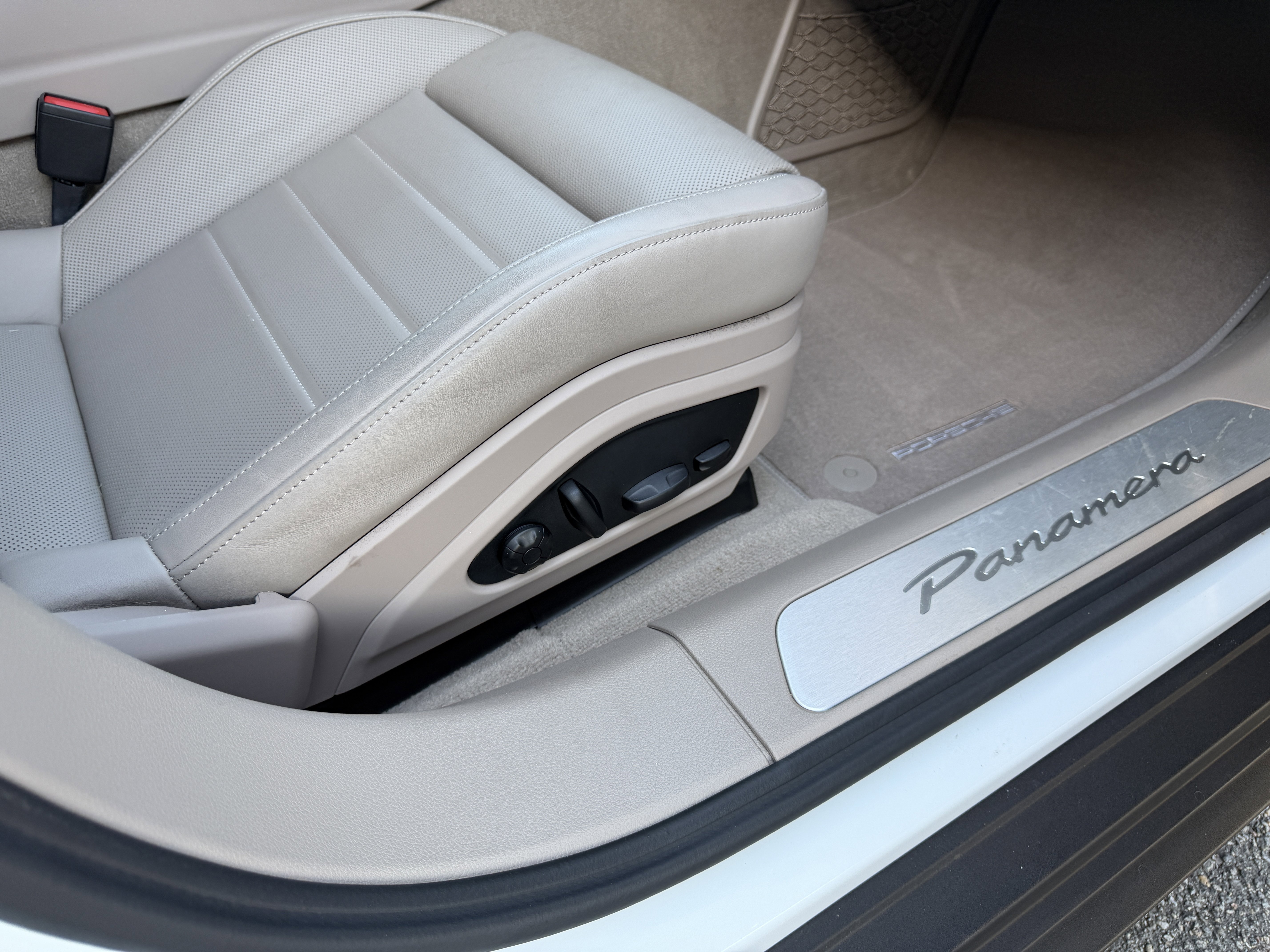 Certified 2024 Porsche Panamera 4 image 23