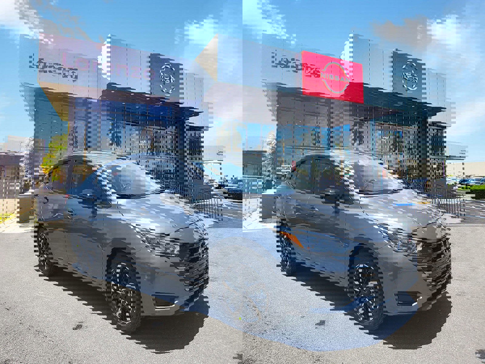 New 2025 Nissan Versa SR w/ Trunk Package image 3