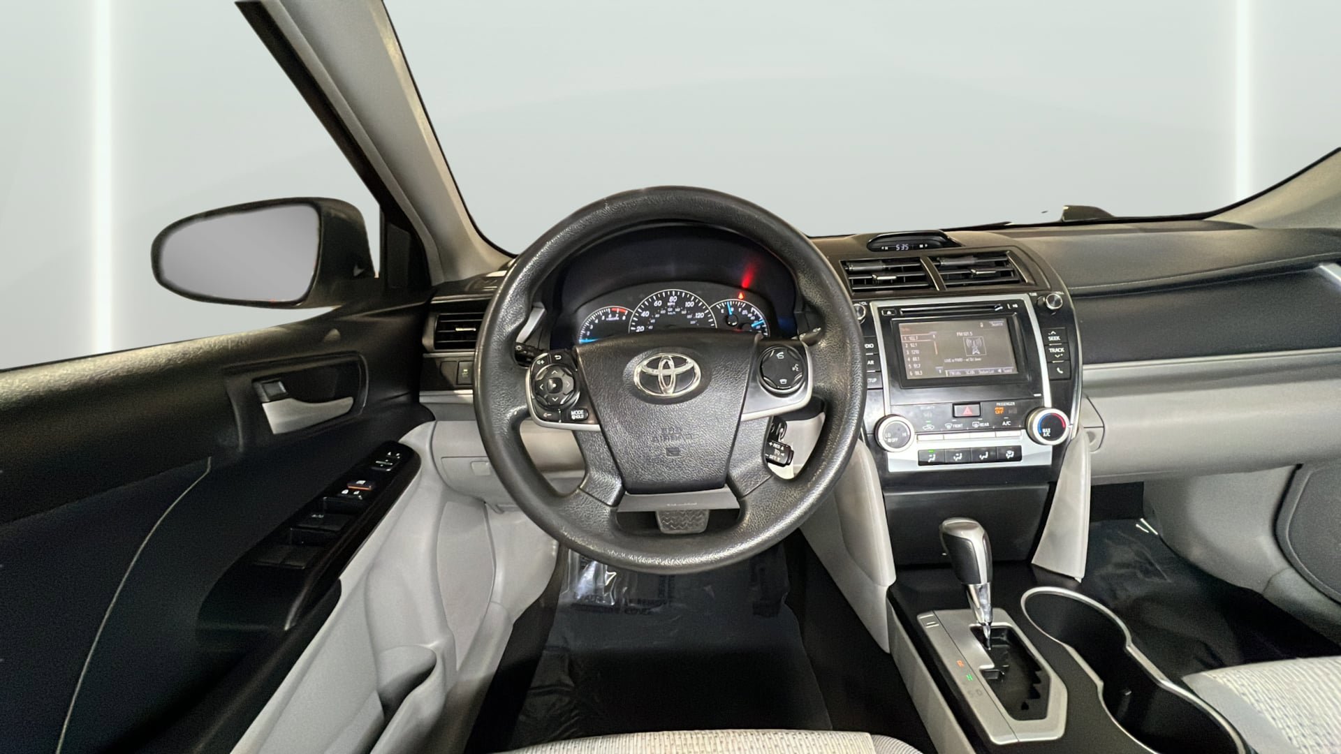 Used 2014 Toyota Camry L FWD image 16