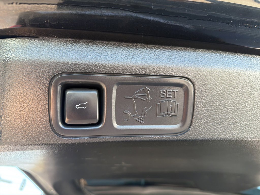 Used 2021 Ford Expedition Limited image 11