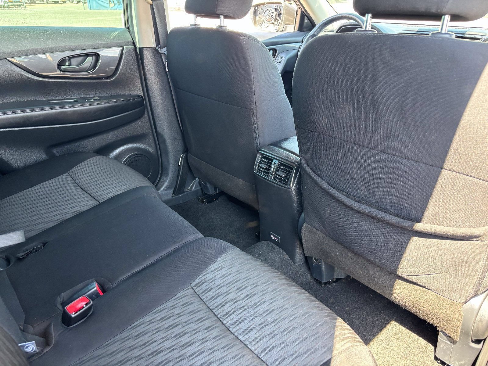 Used 2020 Nissan Rogue S FWD image 13