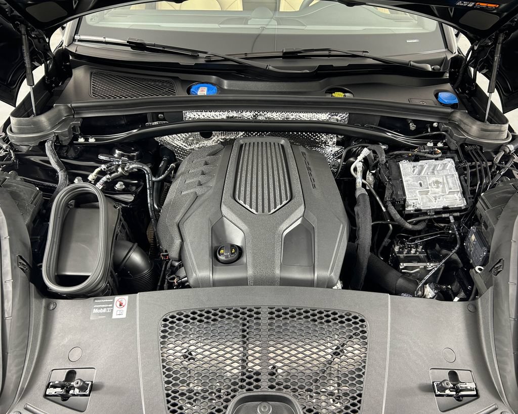 New 2026 Porsche Macan AWD/4WD image 30