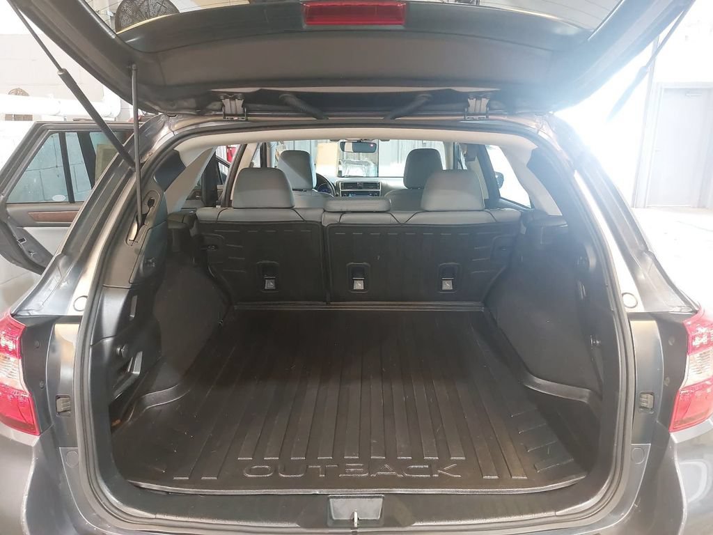 Used 2018 Subaru Outback 2.5i Limited AWD/4WD image 12
