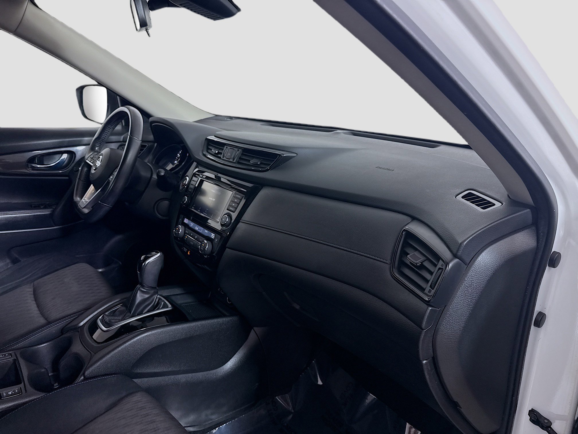 Used 2019 Nissan Rogue SV image 30