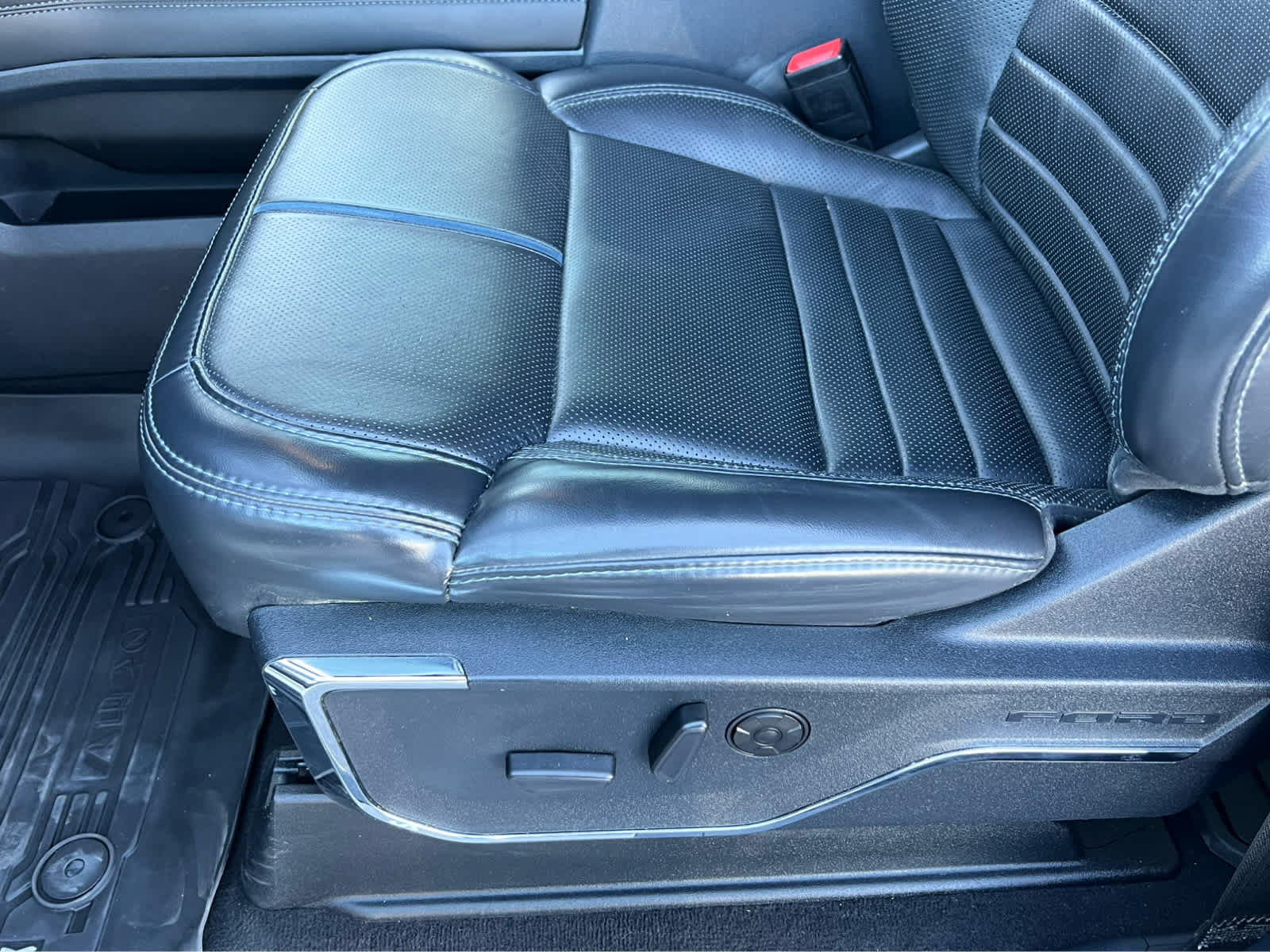 Certified 2025 Ford F350 Platinum AWD/4WD image 30